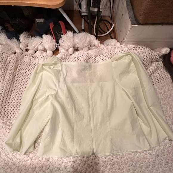 NWOT VINCE SIZE 8 women’s Elegant Light Green blouse - Picture 8 of 11